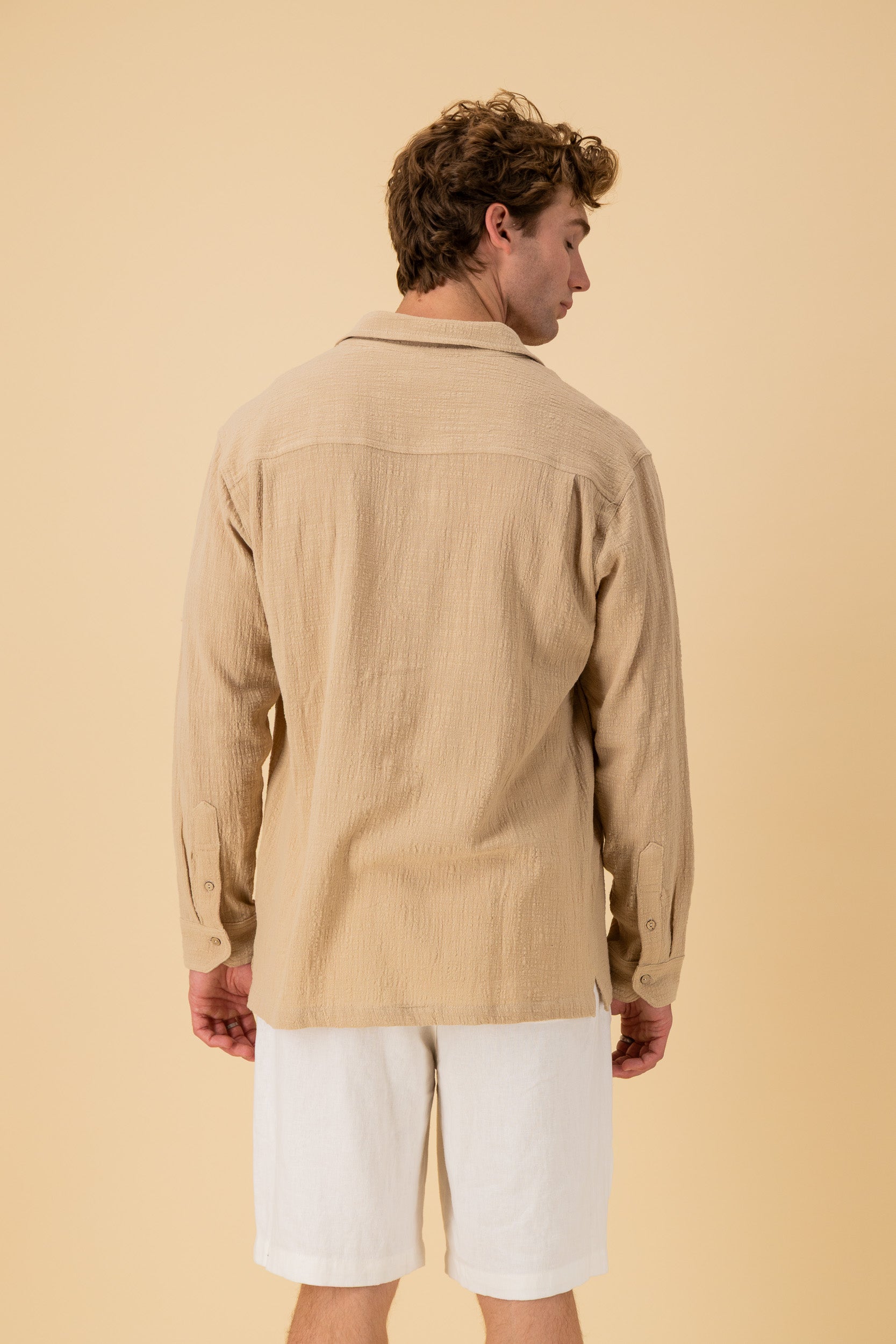 LS Shirt Boxy Cotton Crinkle Caramel, back view