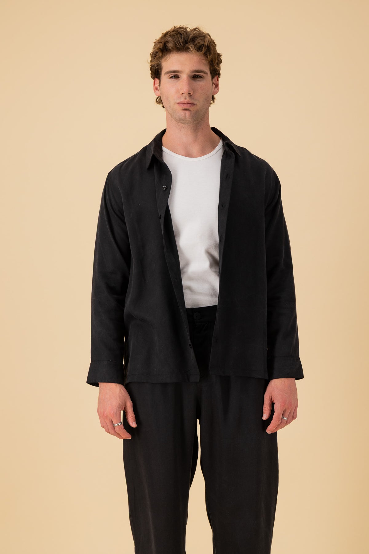 LS Shirt Boxy Lyocell Black, front view