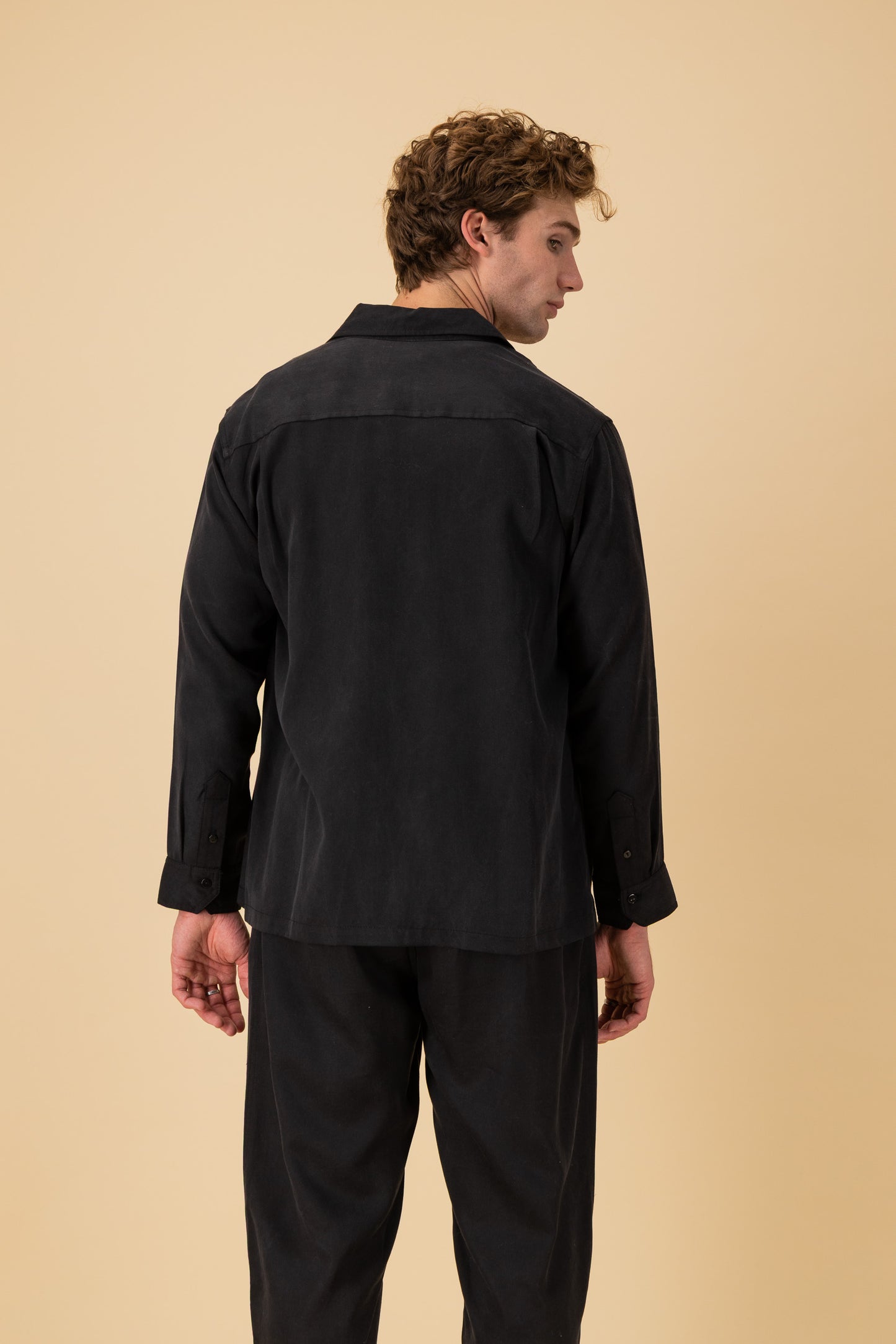 LS Shirt Boxy Lyocell Black, back view