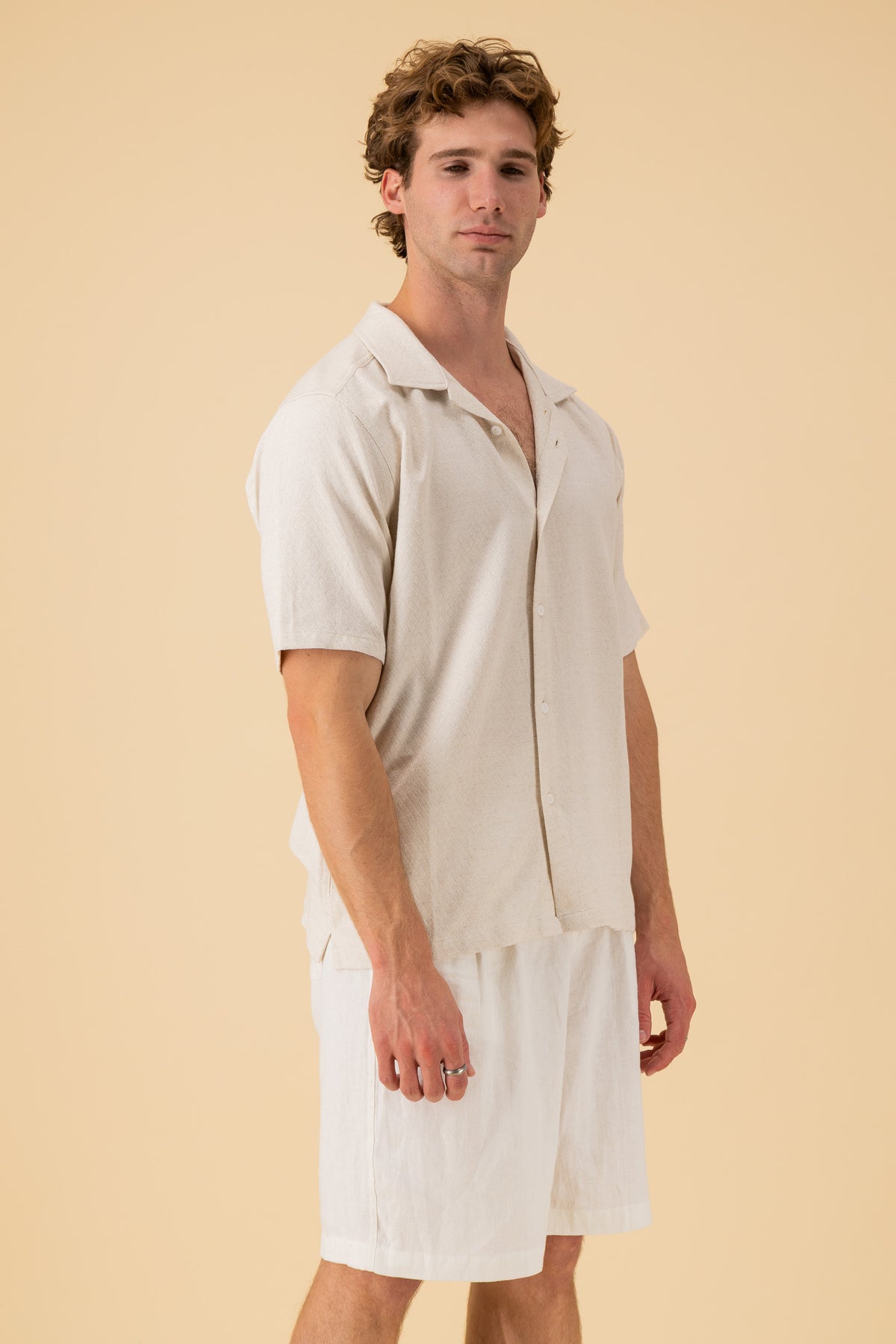 SS Shirt Linen Rayon Diamond Dobby Cream, side view