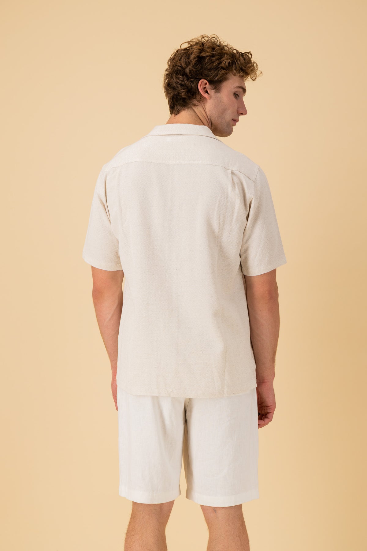 SS Shirt Linen Rayon Diamond Dobby Cream, back view