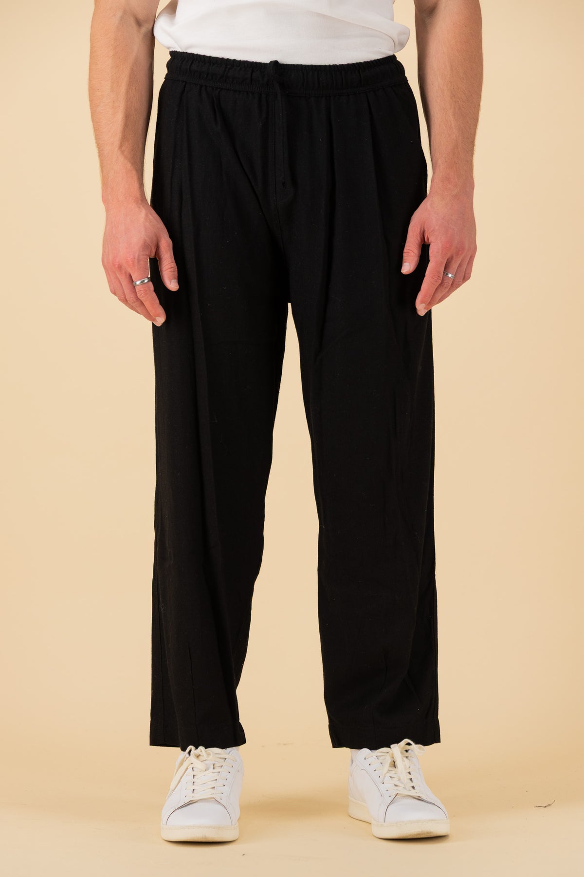 Barrel Linen Viscose Black, front view